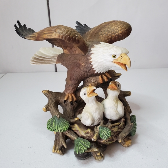 *SOLD* Ceramic Bald Eagle & Eaglets Nesting Statue - Picture 12 of 12